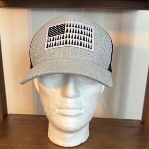 Columbia Hat Cap Size S/M Flexfit Stretch Gray Tree Flag Patch Mesh